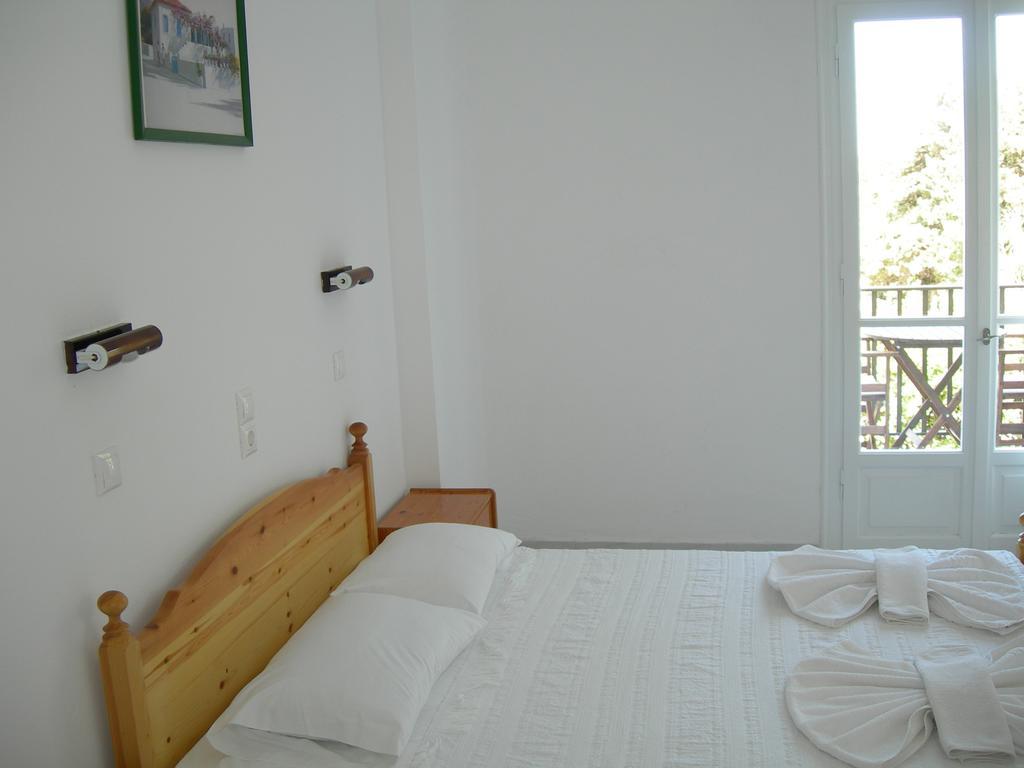 Bizas Rooms & Studios Parikia  Ngoại thất bức ảnh
